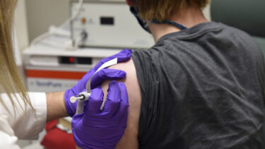 ファイザーのCOVID-19ワクチンが95％有効、まもなくFDAへ申請