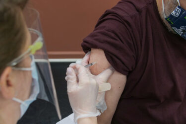 75歳以上のニューヨーカーは、本日からCOVID-19ワクチンが接種可能